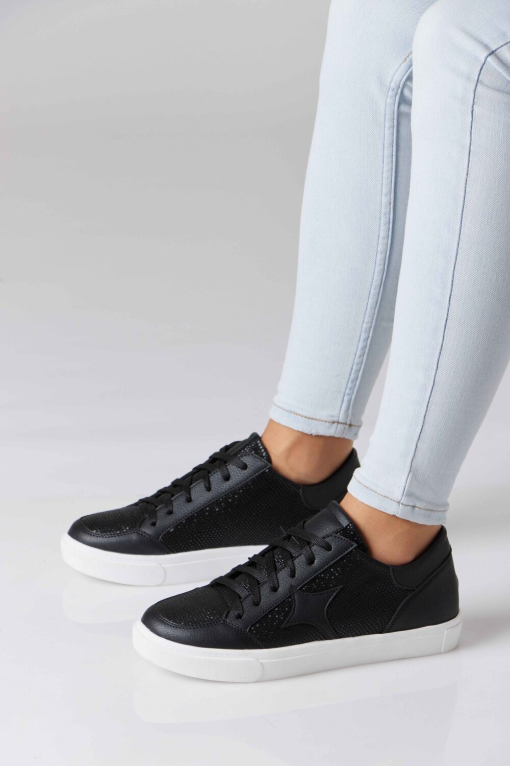 Essential Leather Trainer - Image 7