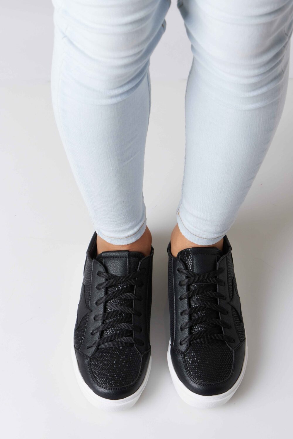 Essential Leather Trainer - Image 5