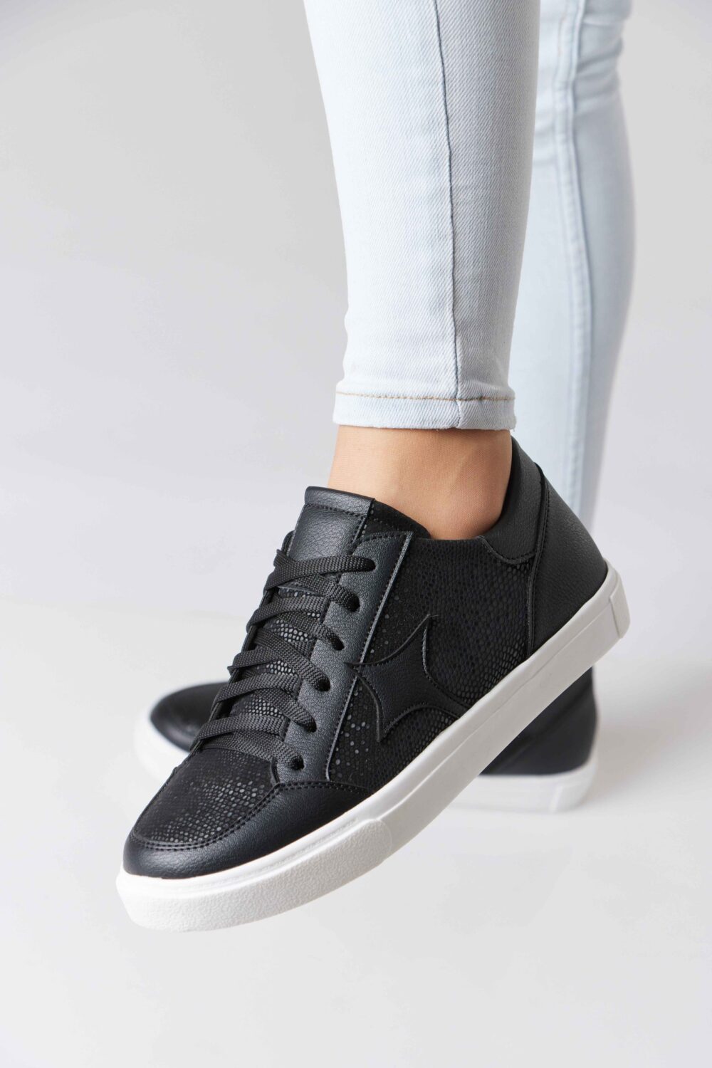 Essential Leather Trainer - Image 6