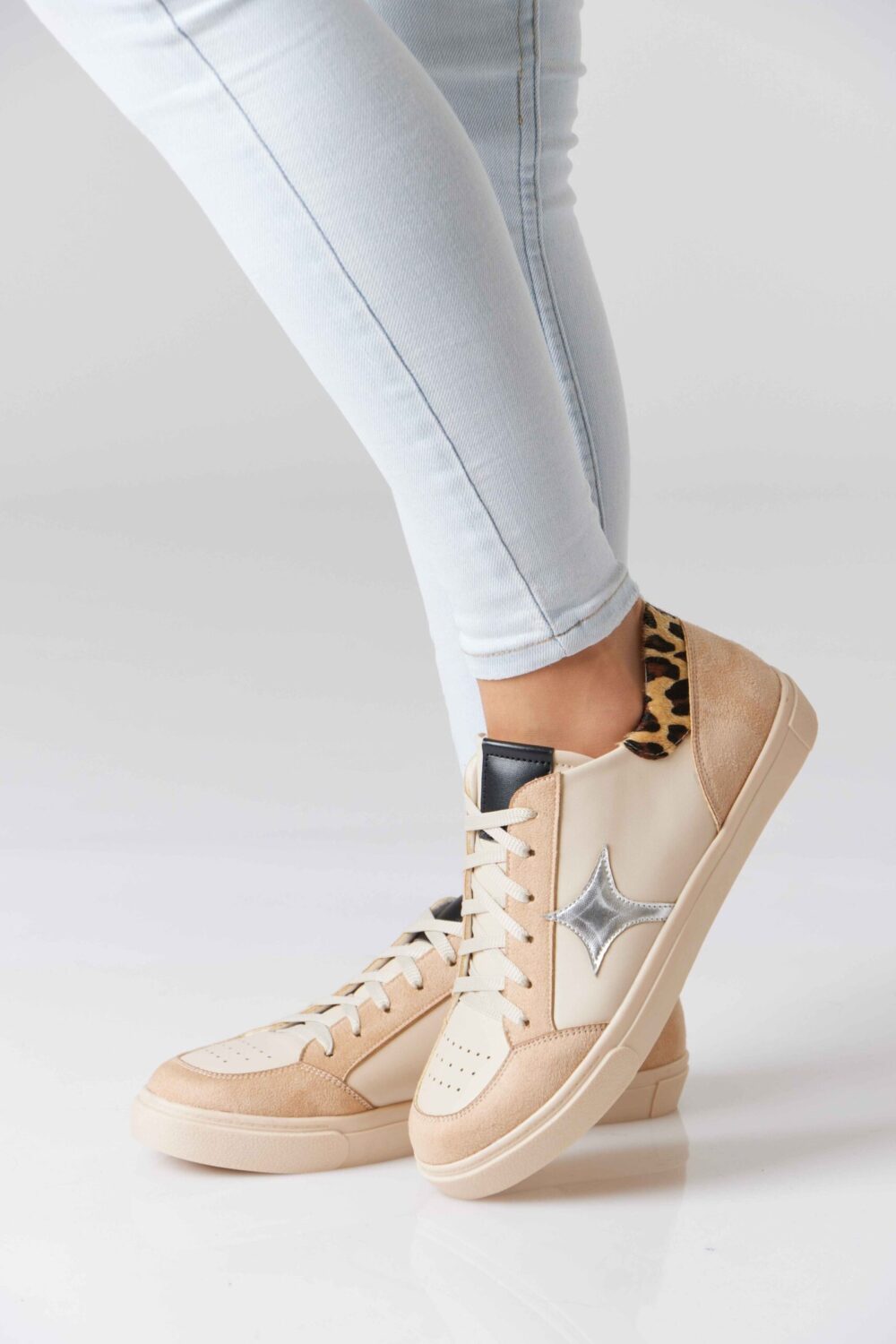 Essential Leather Trainer - Image 9