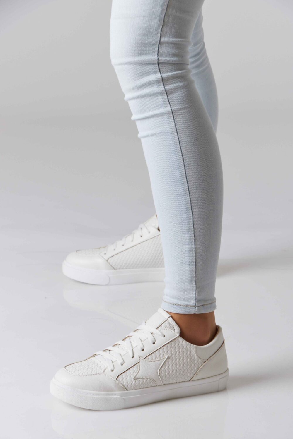 Essential Leather Trainer - Image 12